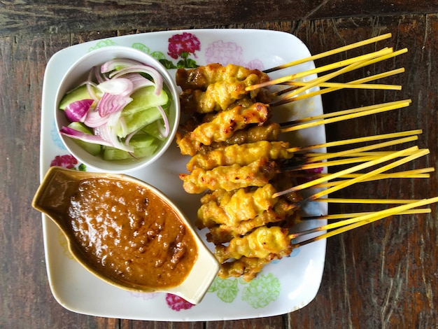 directly-shot-chicken-satay-salad-with-gravy-plate-table_1599079-1339